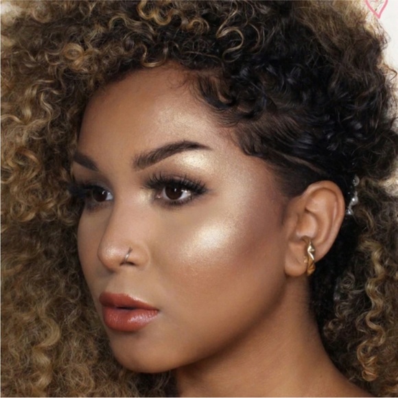 TheBalm Let’s Bolt Highlighter Illuminator - Picture 4 of 4